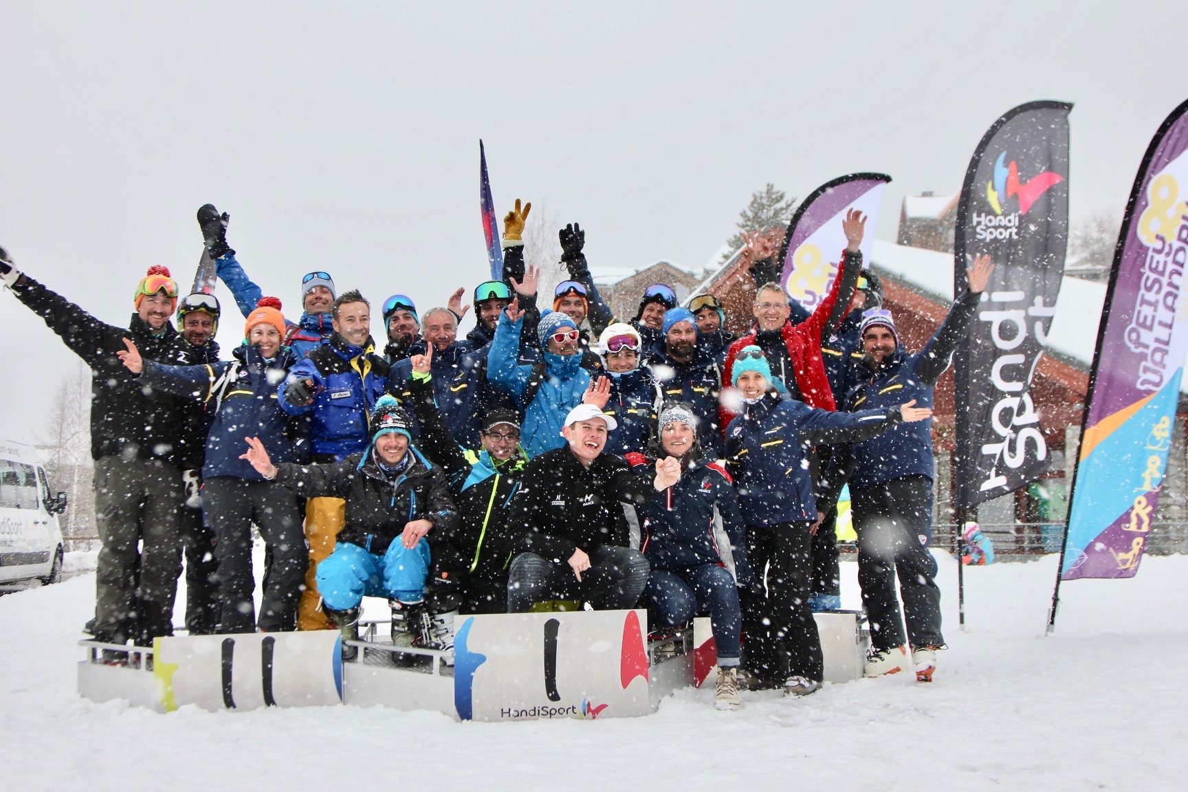 Toute l’équipe du groupe Poma partenaire de la ligue handisport lors des championnat de France Handiski 2020 Toute l'équipe du groupe Poma partenaire de la ligue handisport lors des championnat de France Handiski 2020