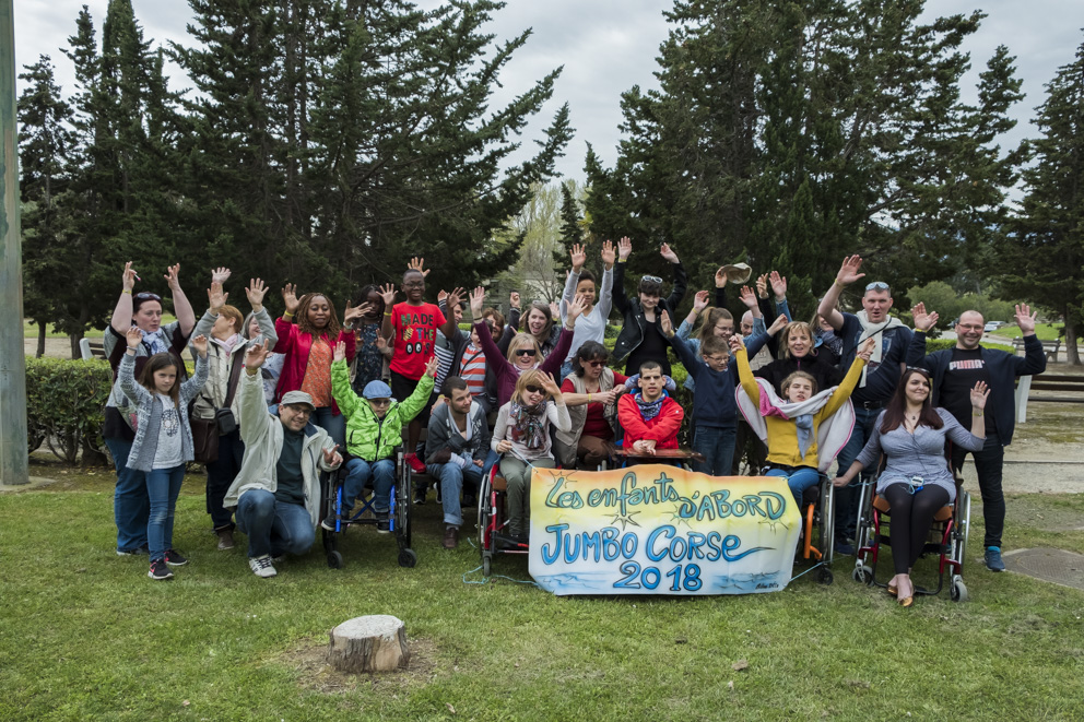 PHOTO-jumbo tous les enfants et leur famille du Jumbo "les enfants d'abord, les enfants à bord"