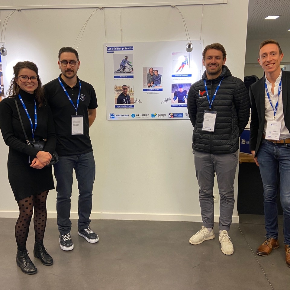 Soirée entrepreneurs du Grésivaudan le 22 novembre 2023 pour présenter le club des partenaires H+Sport . photo de Hyacinthe deleplace Antoine collomb Patton Loic Agez et Elena Izadi devant les belles photos des sportifs