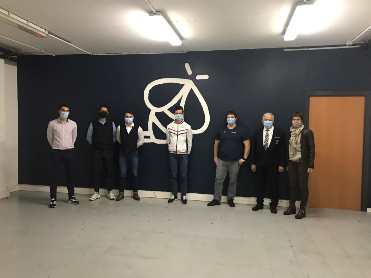 Toute l'équipe de Mobee Travel avec Romaine Didio et Emmanuelle Thomas de la Ligue Handisport Auvergne_rhône-Alpes et Pierre Mathieu du CDOS